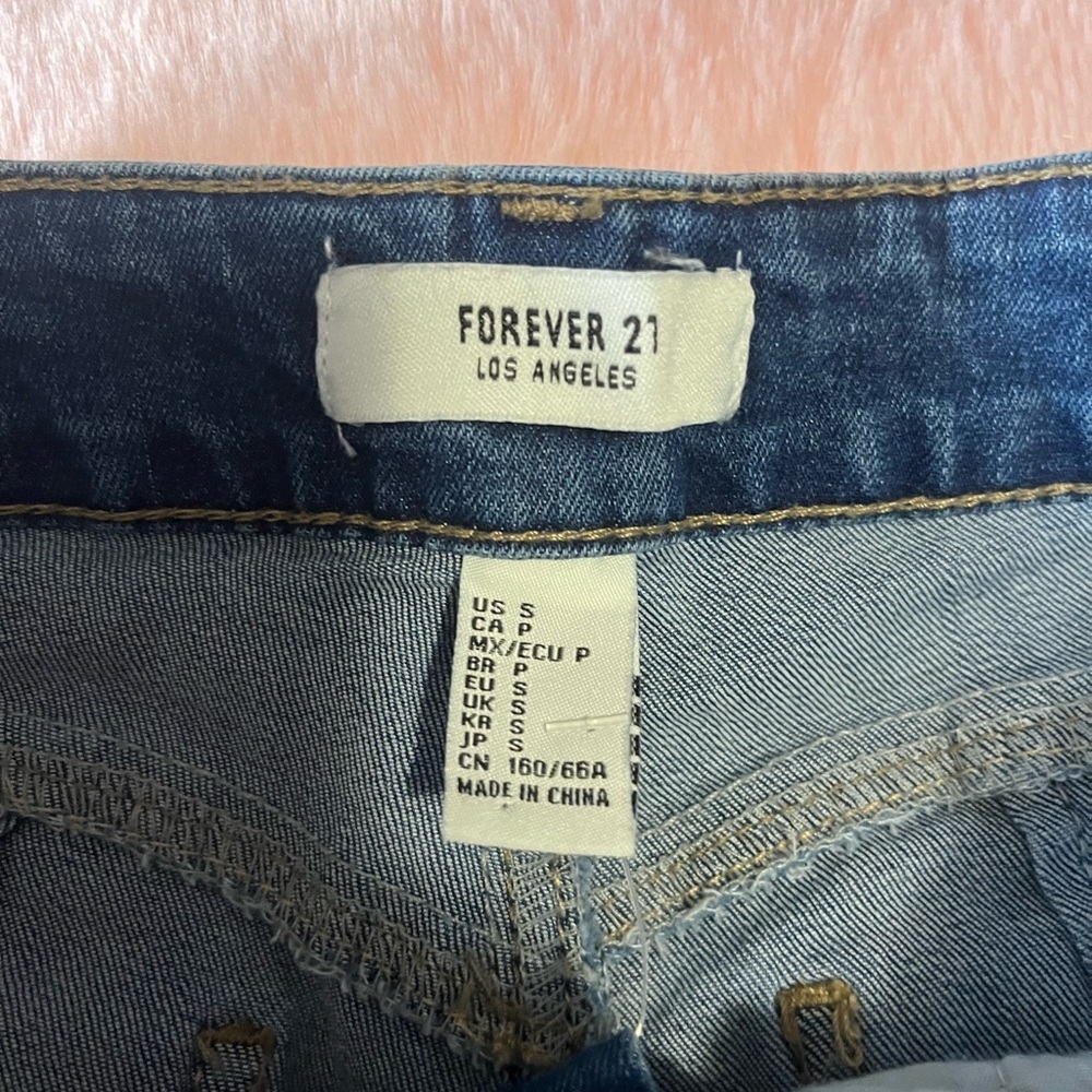 2 for $20 Forever 21 Women's Blue Denim Shorts - Picture 6 of 6